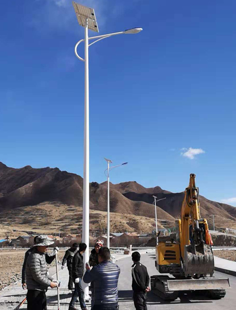 甘南碌曲10米青河太阳能路灯项目